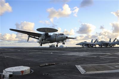 提升戰場覺知 美海軍接收第51架E-2D預警機 