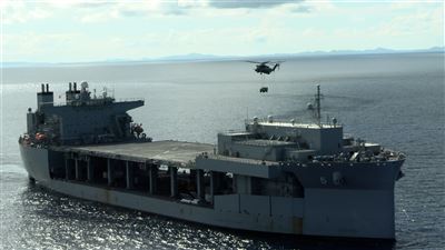 美CH-53E首次驗證  由岸至艦吊掛JLTV