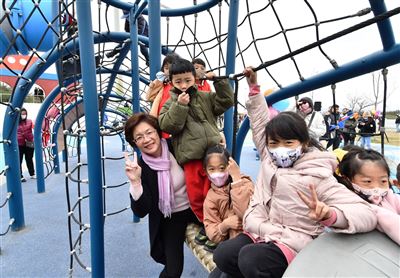 彰化嬉濱海豚公園啟用 親子「童」遊新亮點