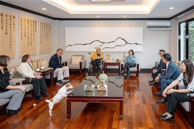 蔡總統邀彭蒙惠官邸敘舊 聊寵物經、分享英語教學