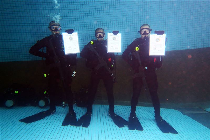 【海龍儲訓隊152期結訓】9硬漢通過考驗 水下接榮譽蛙牌2
