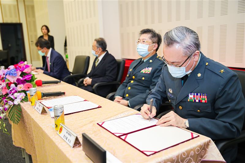 國醫、宏碁簽署MOU 共為防疫增添新戰力2