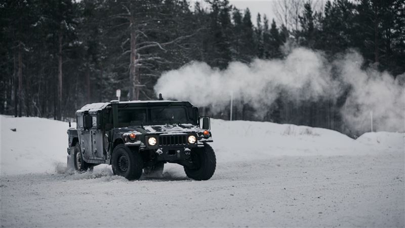 玩命悍馬！美陸戰隊挪威練雪地甩尾2