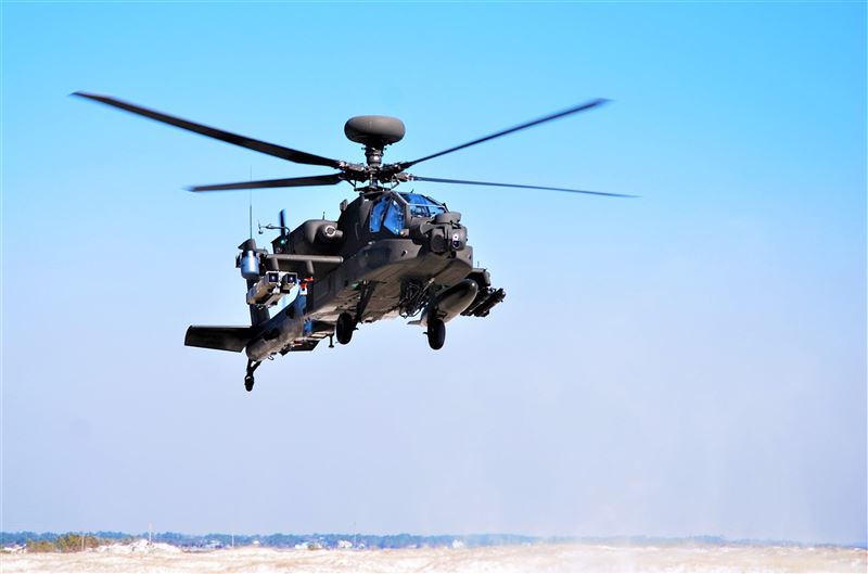 美公開AH-64E試射「視距外長釘」畫面1