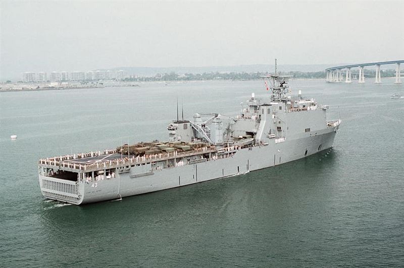 美船塢登陸艦「麥克亨利堡號」退役1