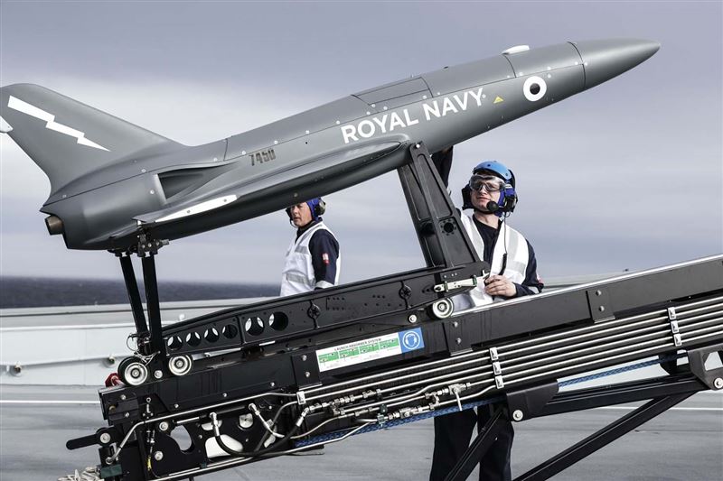 航艦整合無人載具 英「威爾斯親王號」首測無人機起降3