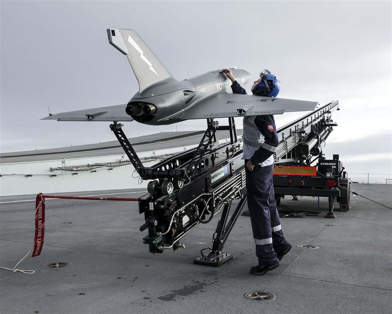 航艦整合無人載具 英「威爾斯親王號」首測無人機起降4