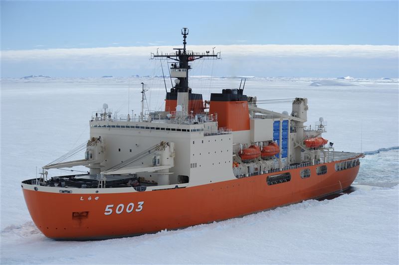 日破冰船抵南極基地 完成運補任務1