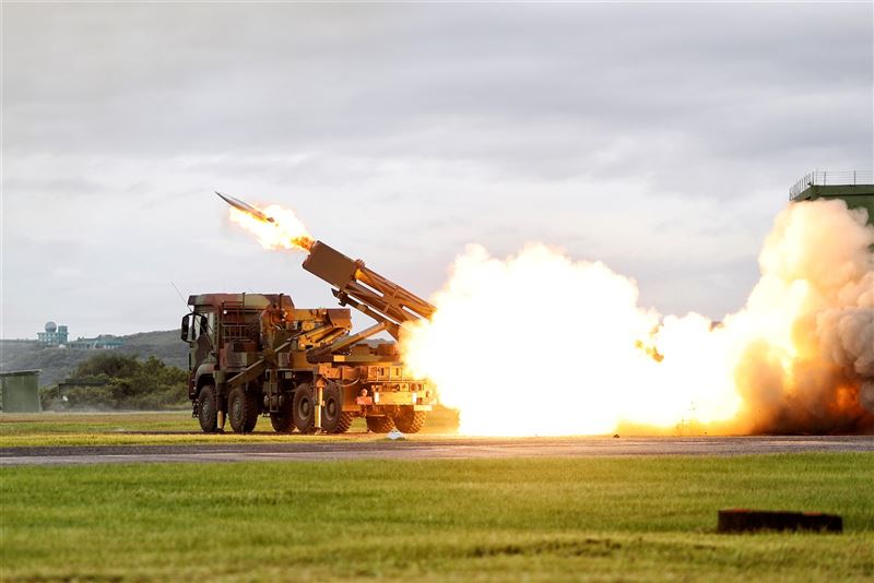 【軍事譯典通】RT2000 Artillery Multiple Launch Rocket System（雷霆2000多管火箭系統）2