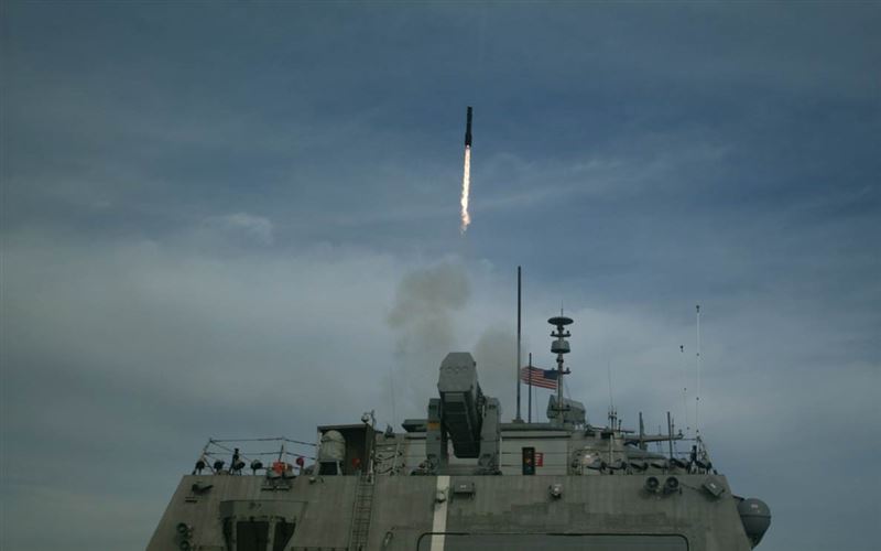 美LCS發射「長弓地獄火」 命中地面目標1