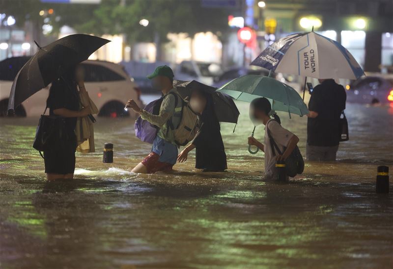 首爾破紀錄暴雨釀災 9死6失蹤1