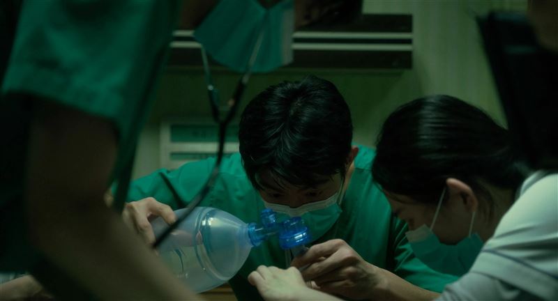 王柏傑開刀練習畫面公開 《疫起》手術流程不用手部替身2
