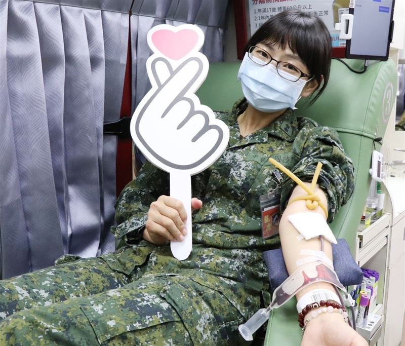 【榮耀印記】249旅官兵挽袖捐血 傳遞溫暖愛心2