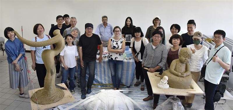 華梵雕塑營成果發表 7位藝術大師聯手創作7