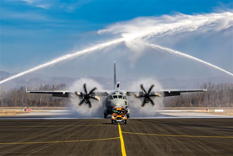 斯洛維尼亞空軍接收首架C-27J運輸機2