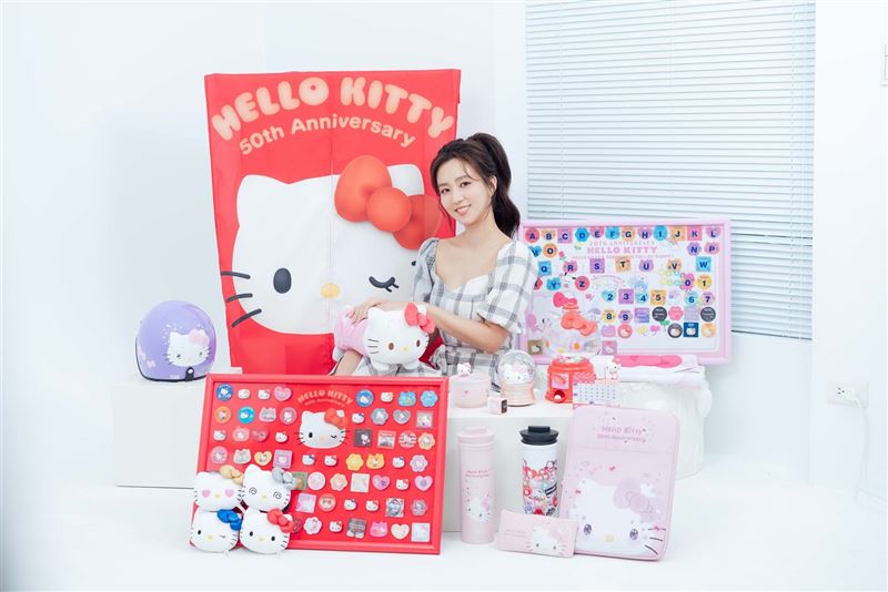 7－11「Hello Kitty 50週年百變風格快閃購／集點送」 全新限量3D光柵紀念磁鐵回憶殺2