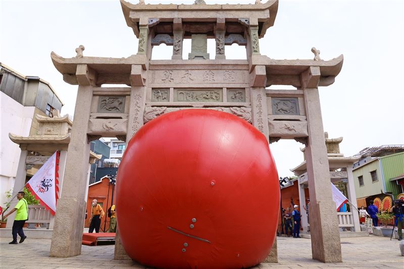 「紅球臺南」首站風神廟 吸引「想紅」民眾朝聖2