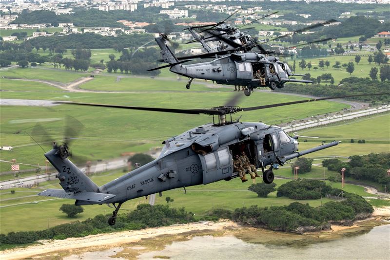 駐日美軍「HH-60G」直升機 告別沖繩飛行4